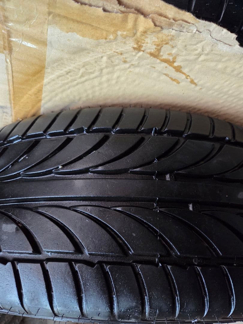 ハイエース　CRS ESSEX EC-18 ホイールタイヤセット