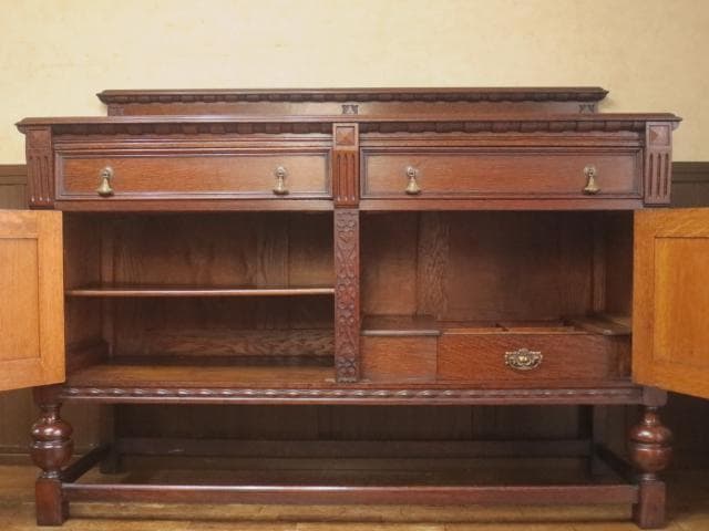 イギリス アンティーク オーク材 ブルボーズレッグ 彫刻 サイドボード 鍵付き