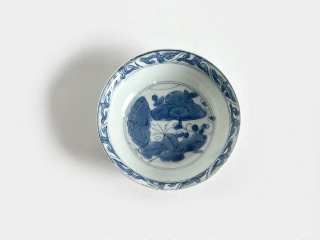 骨董　アンティーク　古染付　蝶々文　小皿　盃　酒器　平盃　中国骨董　古陶磁　豆皿