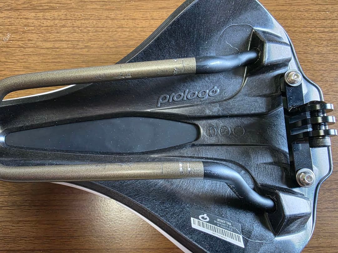 【美品】プロロゴ サドル prologo Scrach M5 ホワイト