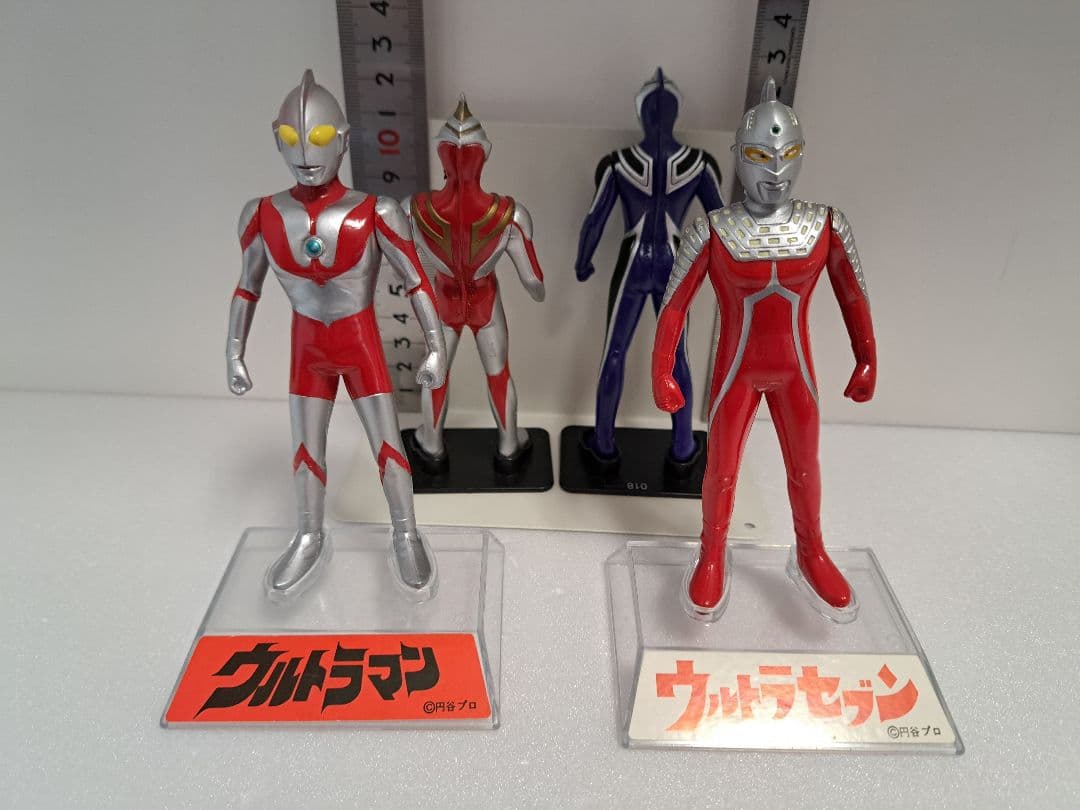 バンダイ「ベストウルトラマン」シリーズ塩ビフィギュア35体