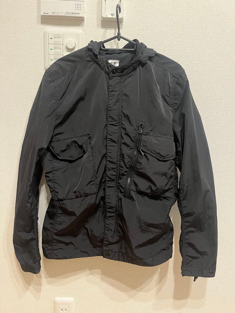 ナイロンジャケット 黒　ゴーグルフード付き