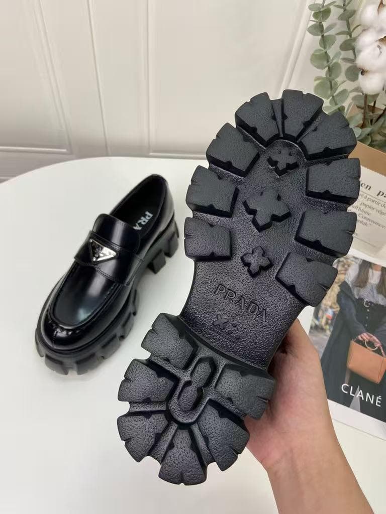 大人気極美品 PRADA ブラックレザー 厚底ローファー☆36
