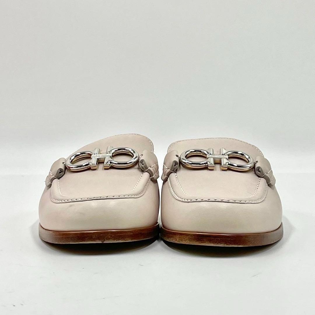 フェラガモ ガンチーニ ミュール パンプス スリッポン ベージュ アイボリー