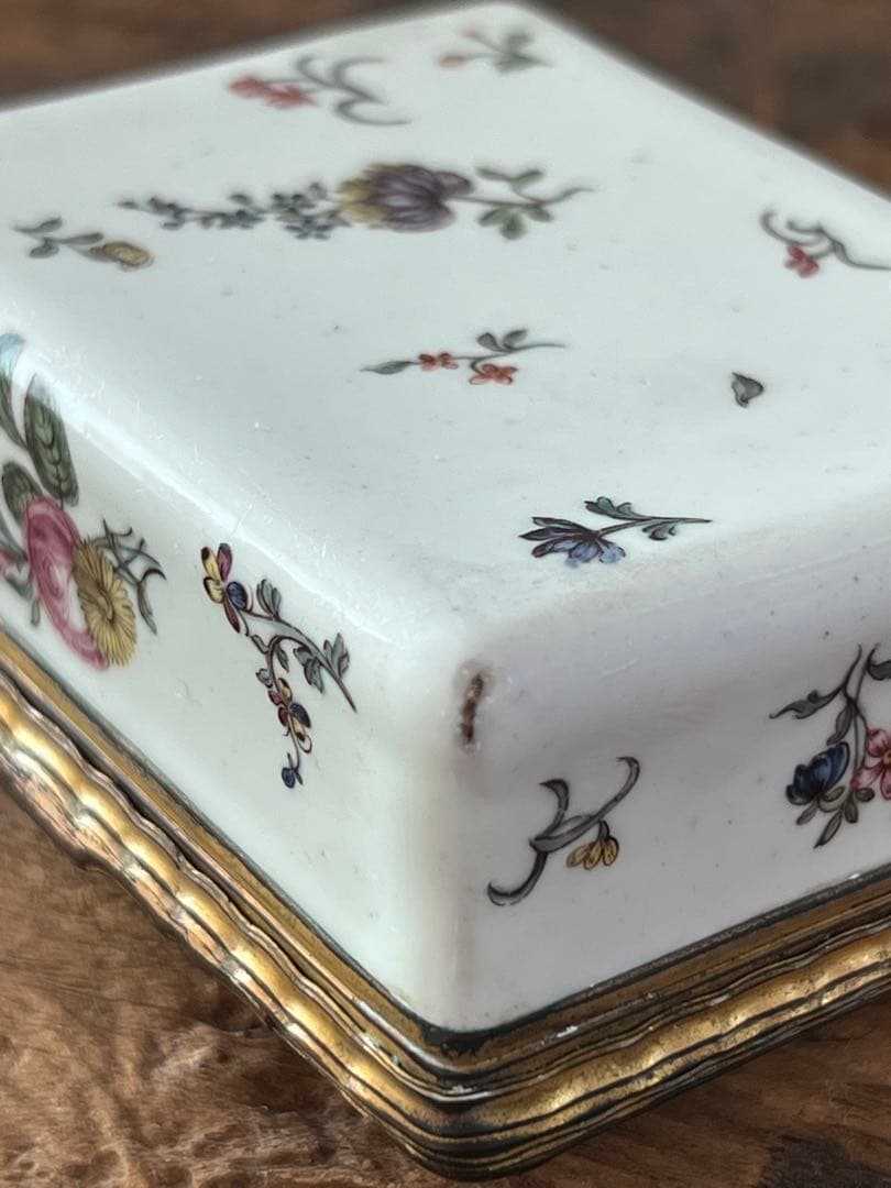 ヨーロッパのアンティーク小箱