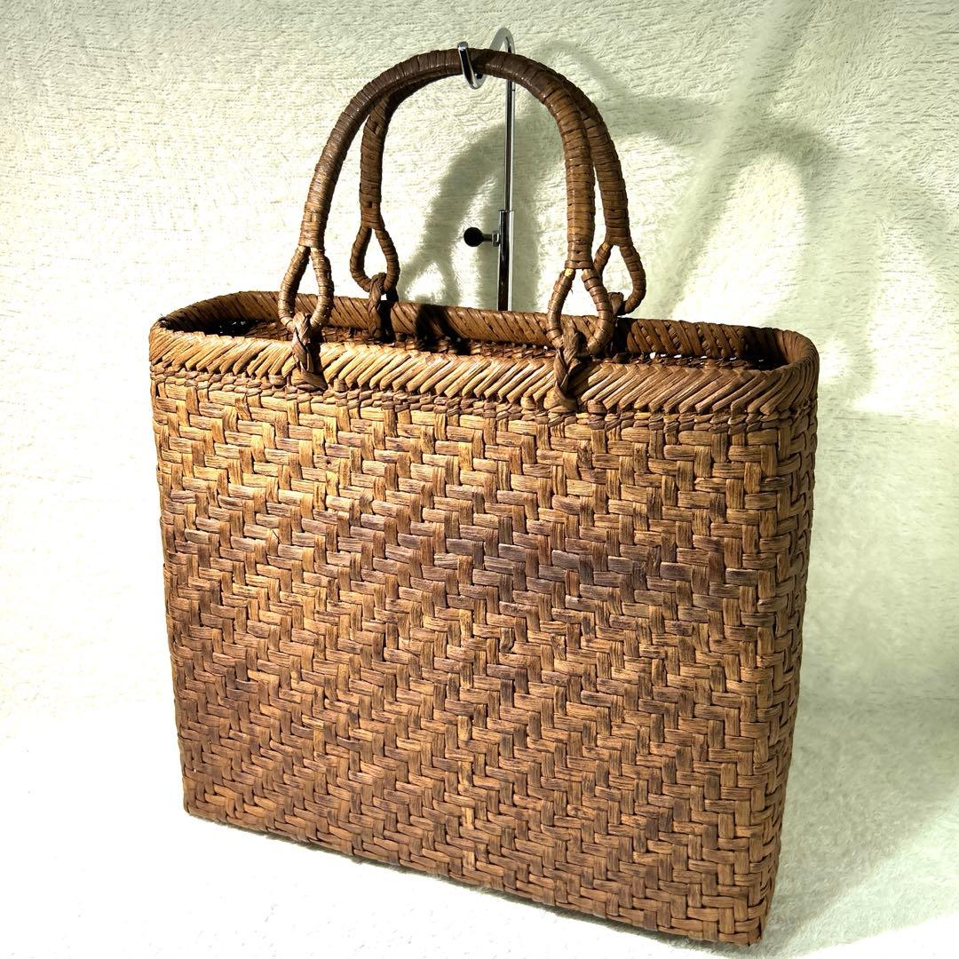 極美品　山葡萄　やまぶどう　カゴバック　大きめ　A4 籠バッグ 天然素材