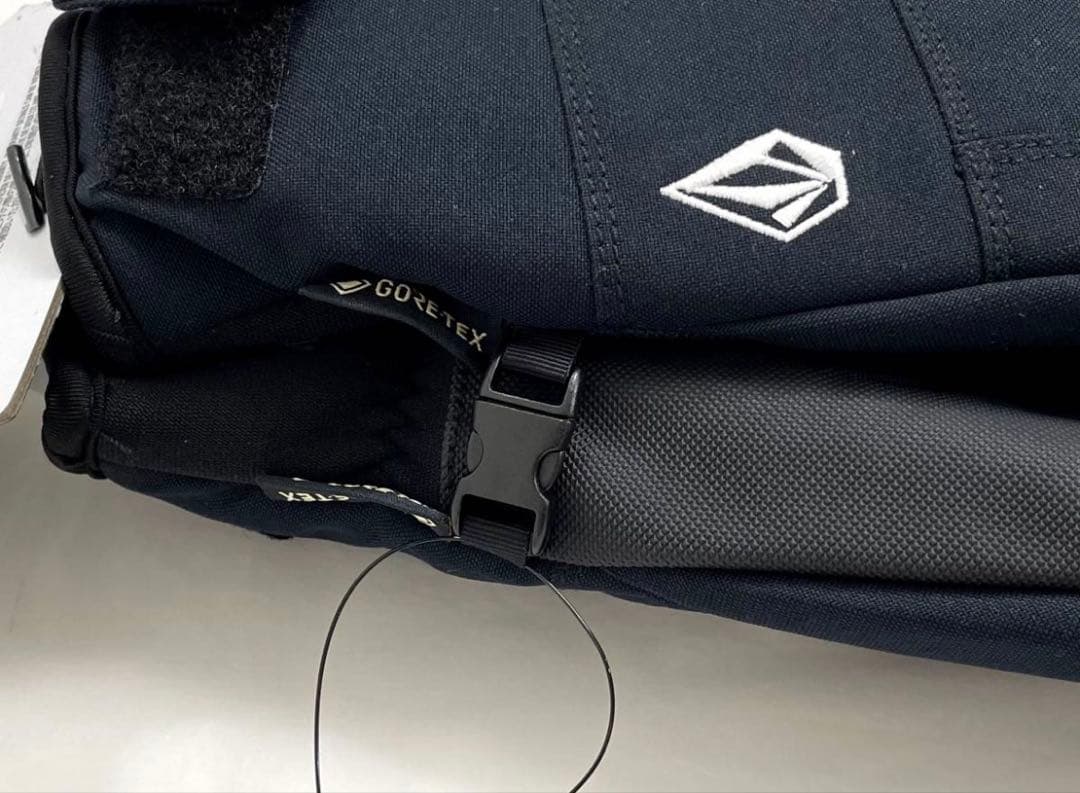 ボルコム ミトングローブ メンズＬサイズ GORE-TEX 黒色 スノボ 新品