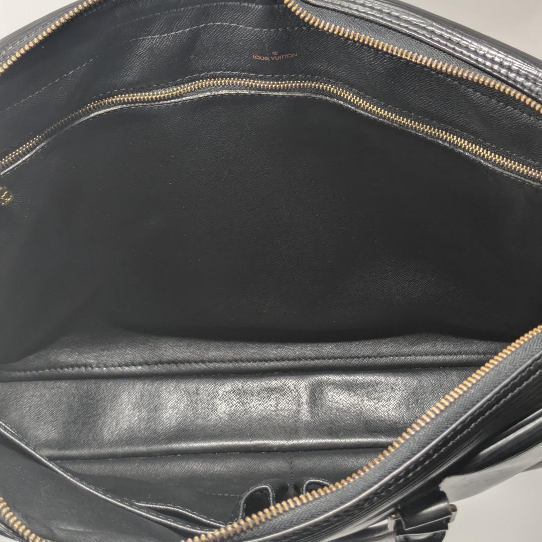 極美品 ベタ無 ルイヴィトン エピ ポルトドキュマンヴォワヤージュ M54472