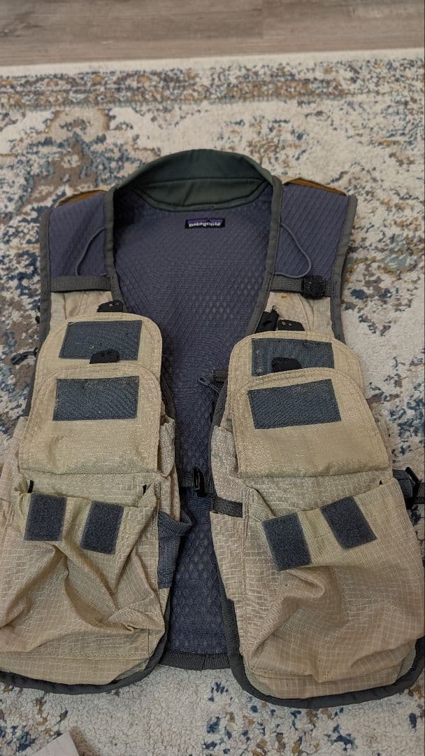 Patagonia フィッシングベスト ベージュ・グレー