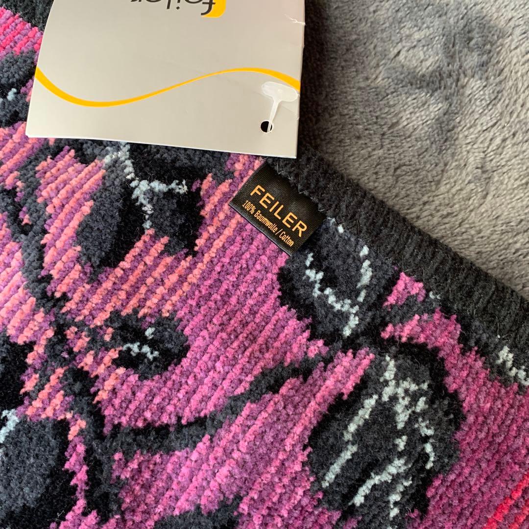 レア　キラキラ素敵なFEILERタオルマフラー　テーブル