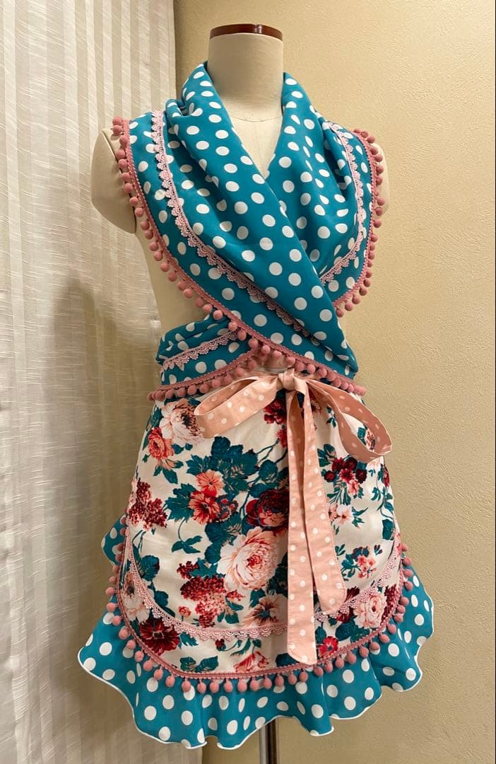 ZOO　赤オレンジバラ柄エプロン　ターコイズ水玉　ピンクポンポン