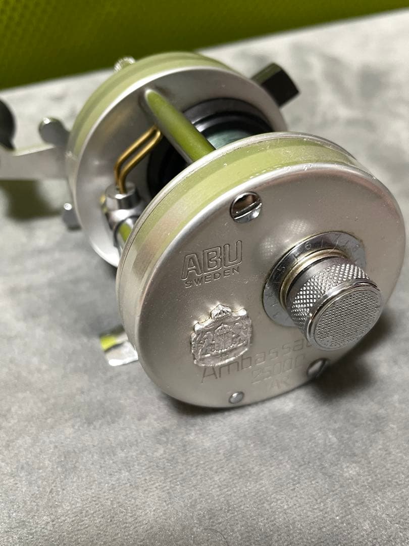 ABU Ambassadeur 2500C IAR シルバー