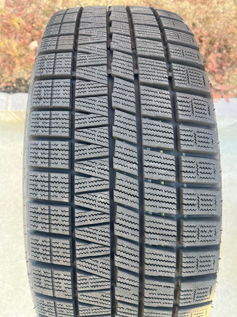 スバル純正レヴォーグ17インチスタッドレスタイヤ215/50R17 4本セット