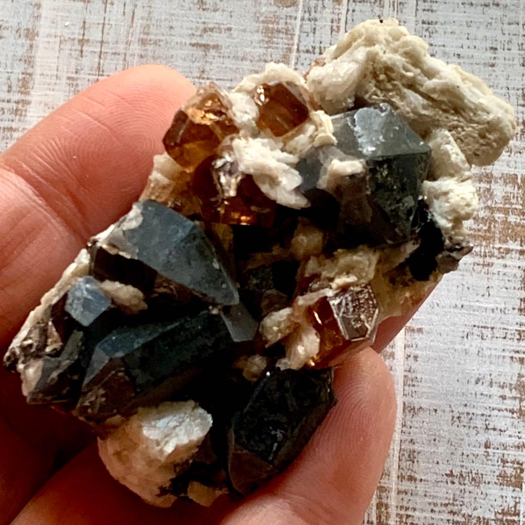 珍品！トパーズ共生標本E/黒水晶/モスコバイト/スカルドゥ産