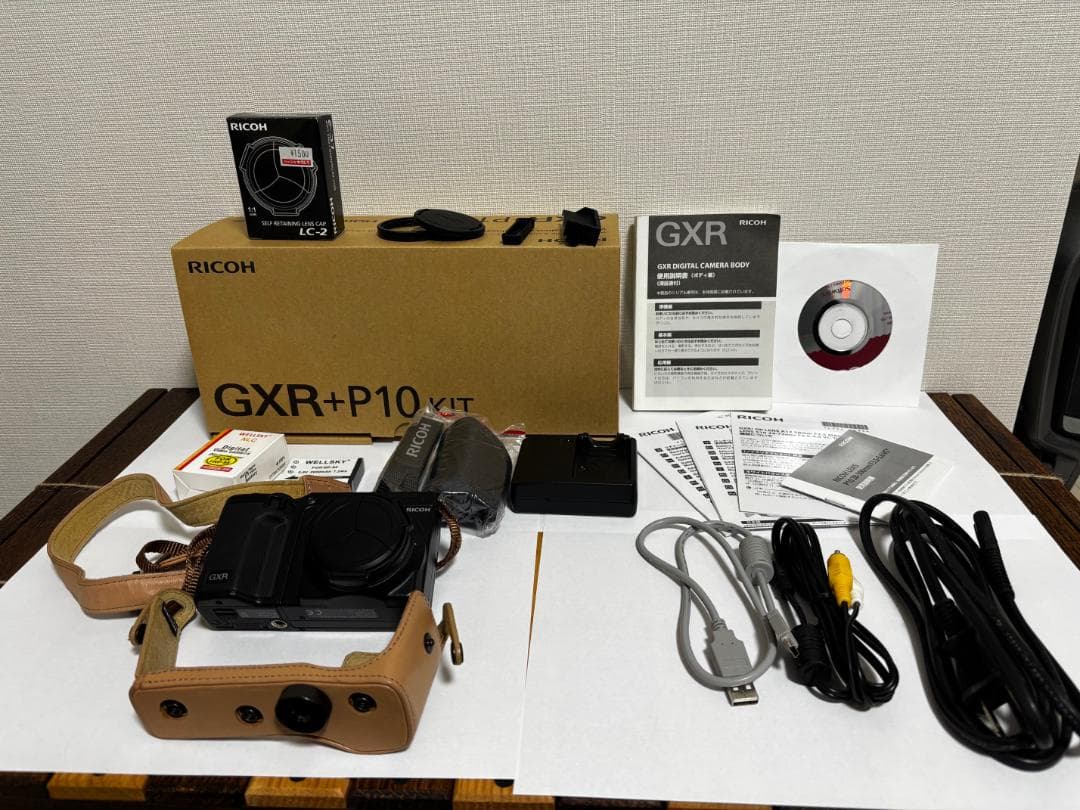 【美品・元箱付き】RICOH GXR +P10+自動開閉式レンズキャップ