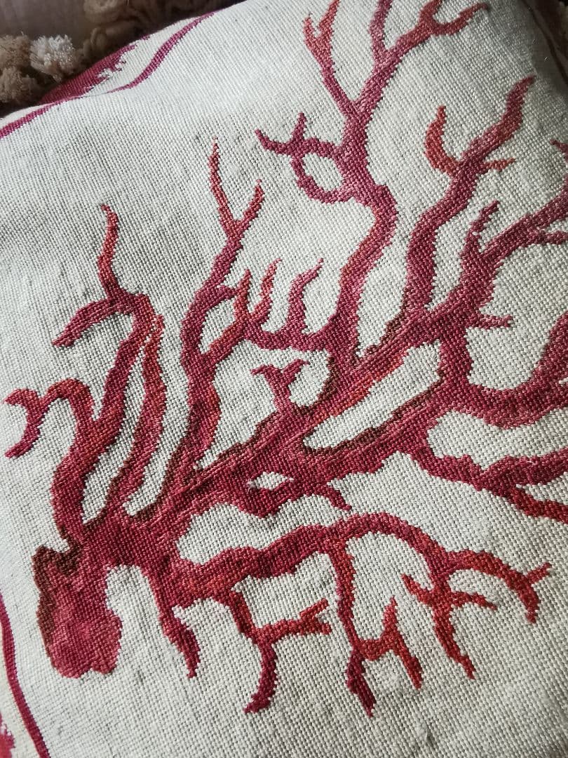 アンティークフランス コーラル 赤珊瑚オービュッソン織タッセル付クッションカバー