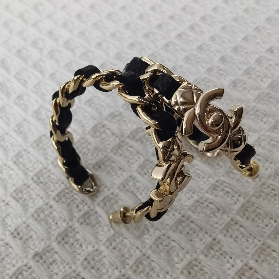 CHANEL フープ メタル カーフスキン ピアス AB658