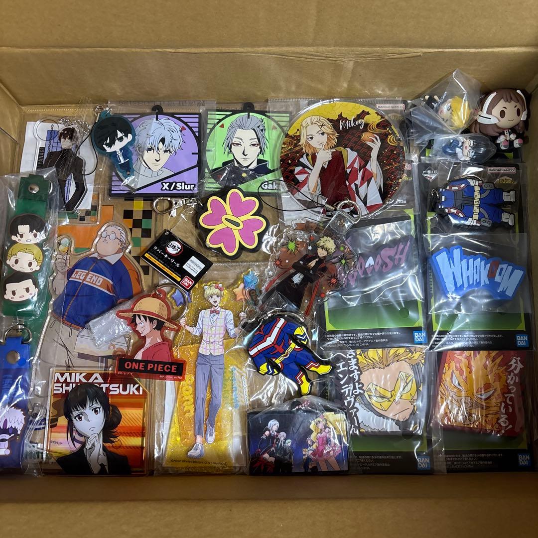 アニメグッズ 大量 まとめ売り 鬼滅の刃 ヒロアカ 銀魂 桃源暗鬼 進撃の巨人
