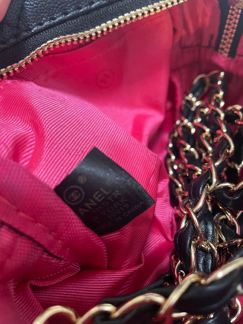 シャネルbeauteノベルティ　ポーチ　(チェーン付き)