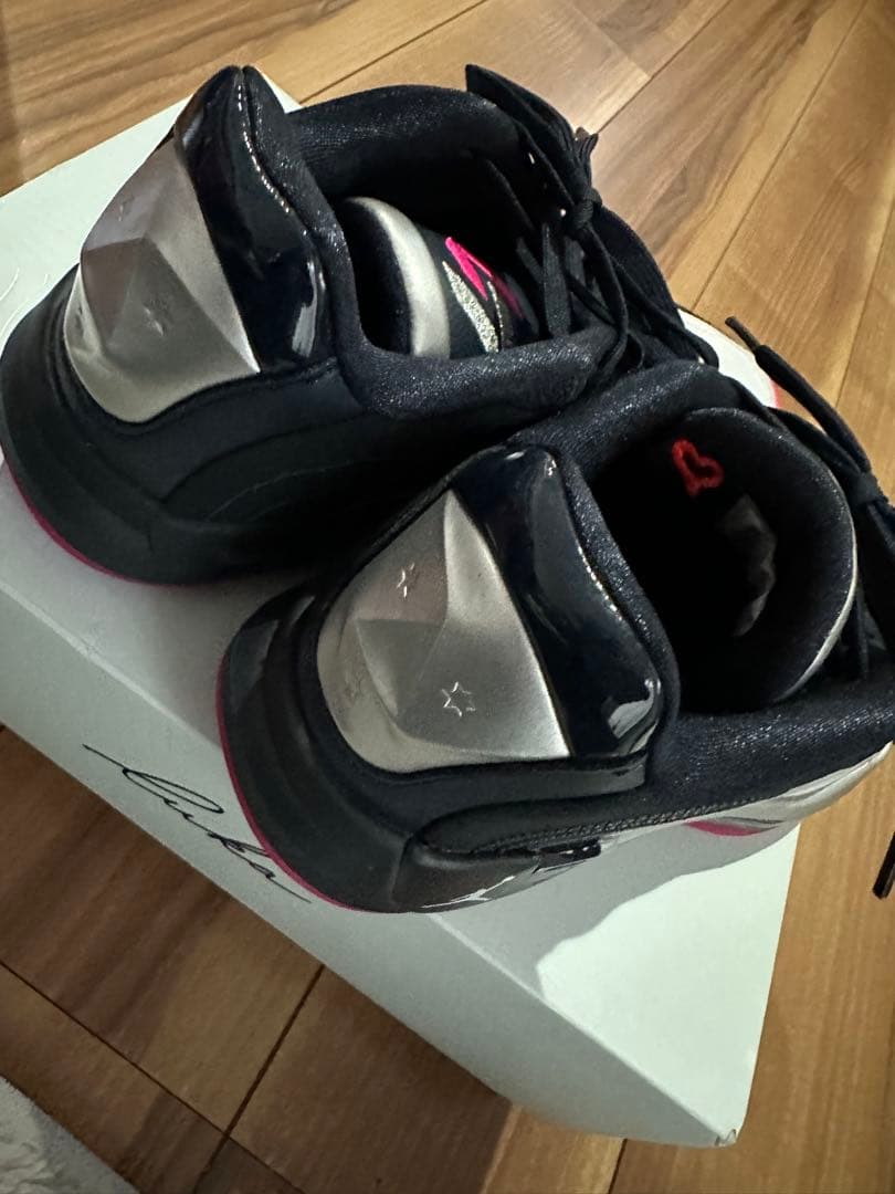 Luka 4 バスケットボールシューズ ネイビー/ホワイト/ピンク