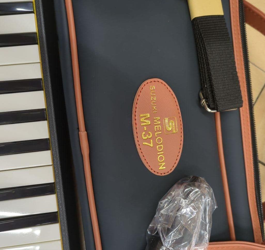 SUZUKI　メロディオン　M-37 鍵盤ハーモニカ ケース付き