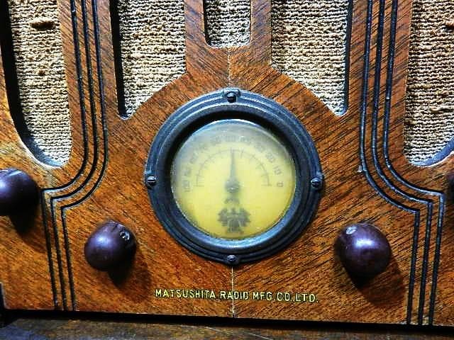 松下無線（株）製昭和レトロなミゼット型真空管ラジオＫ－３０（下の架台は商品外）