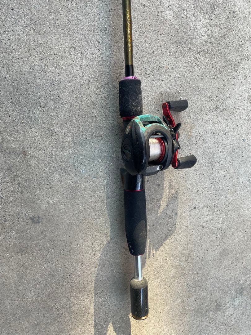 フィッシングロッドとベイトリールセット　メガバス