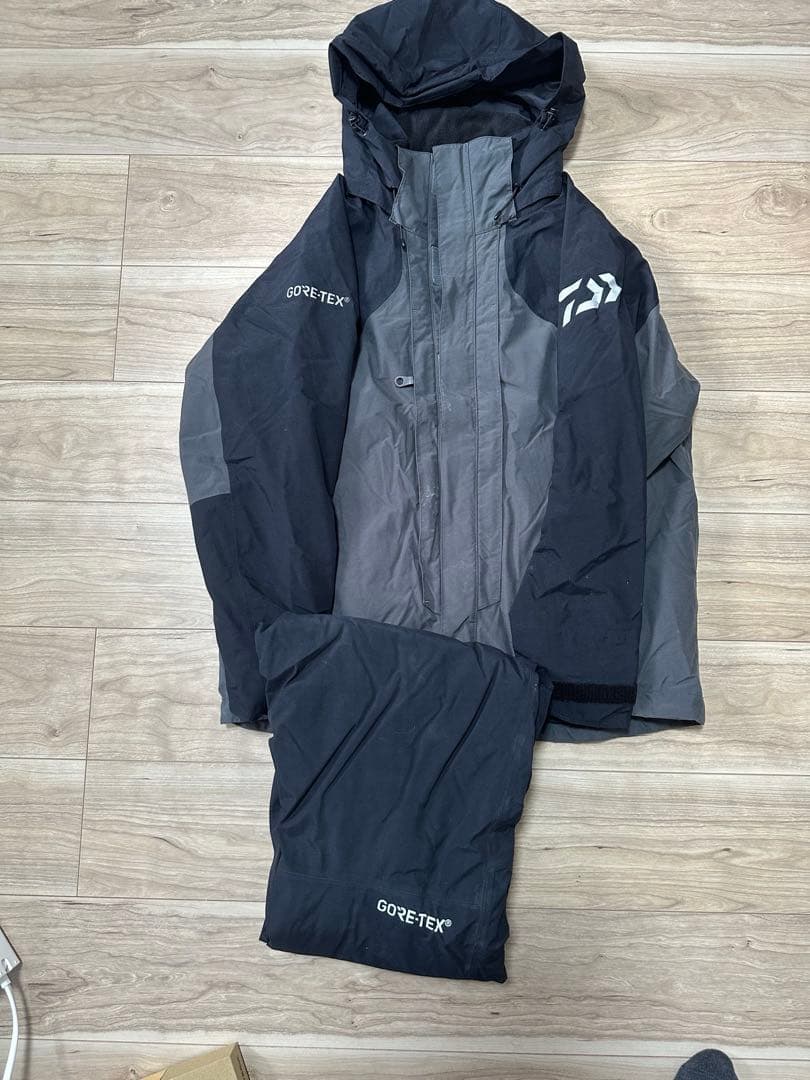 ダイワ　ウィンタースーツ　ゴアテックス　Mサイズ