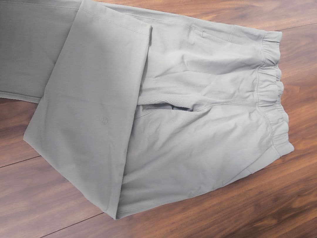 Lululemon Luxtreme スリムフィットパンツ ベージュ