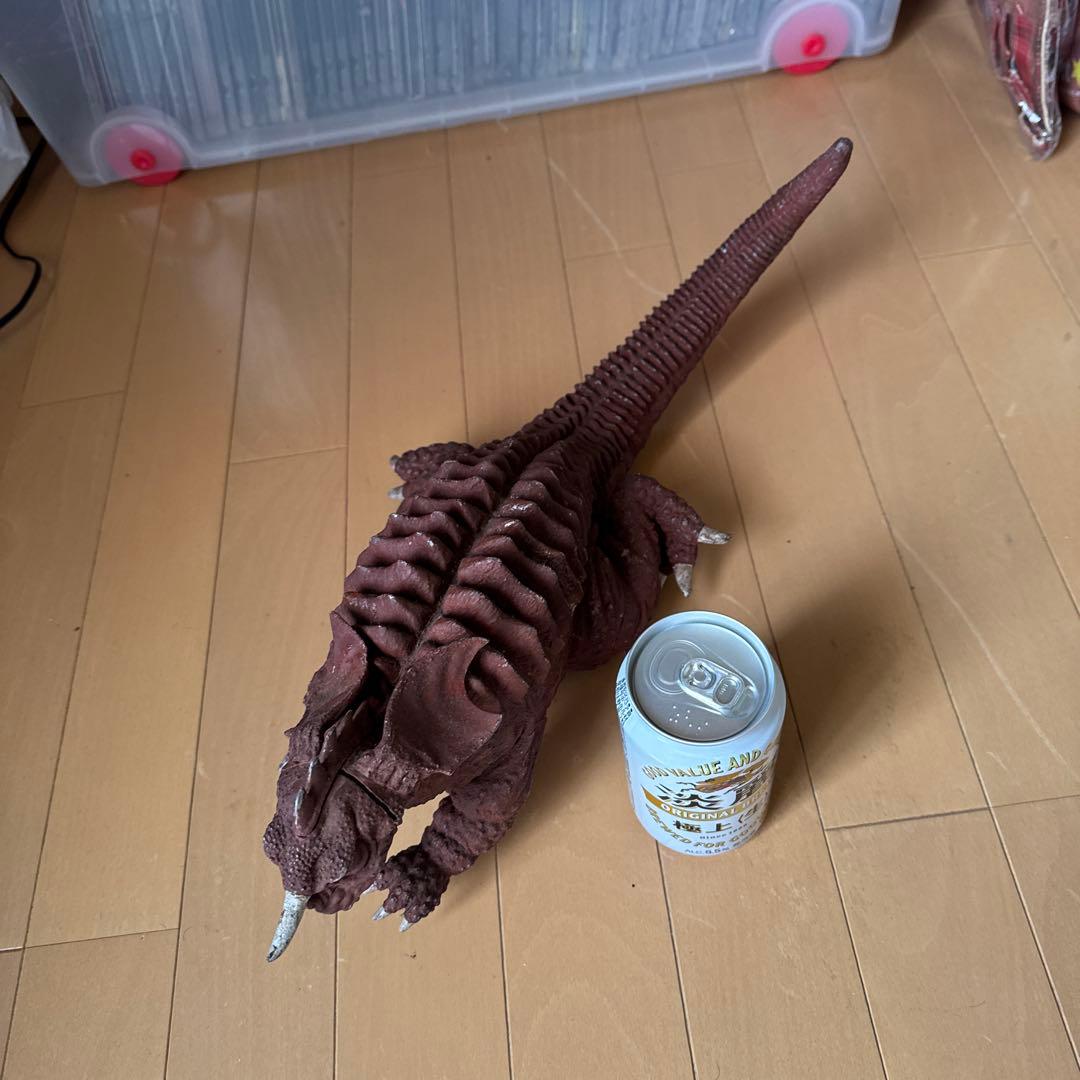 怪獣フィギュア 茶色