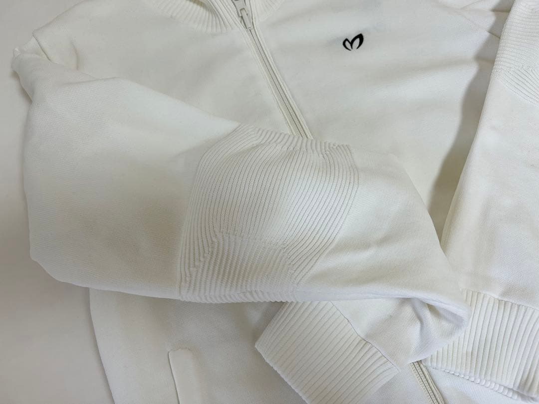 白ジップアップ リバーシブルジャケット