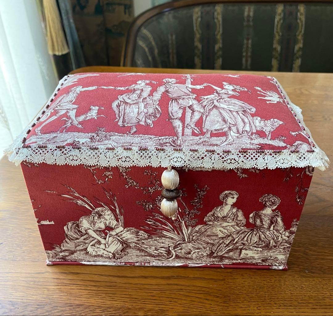 ミッキー様オーダーご依頼作品です カルトナージュ裁縫箱(大)