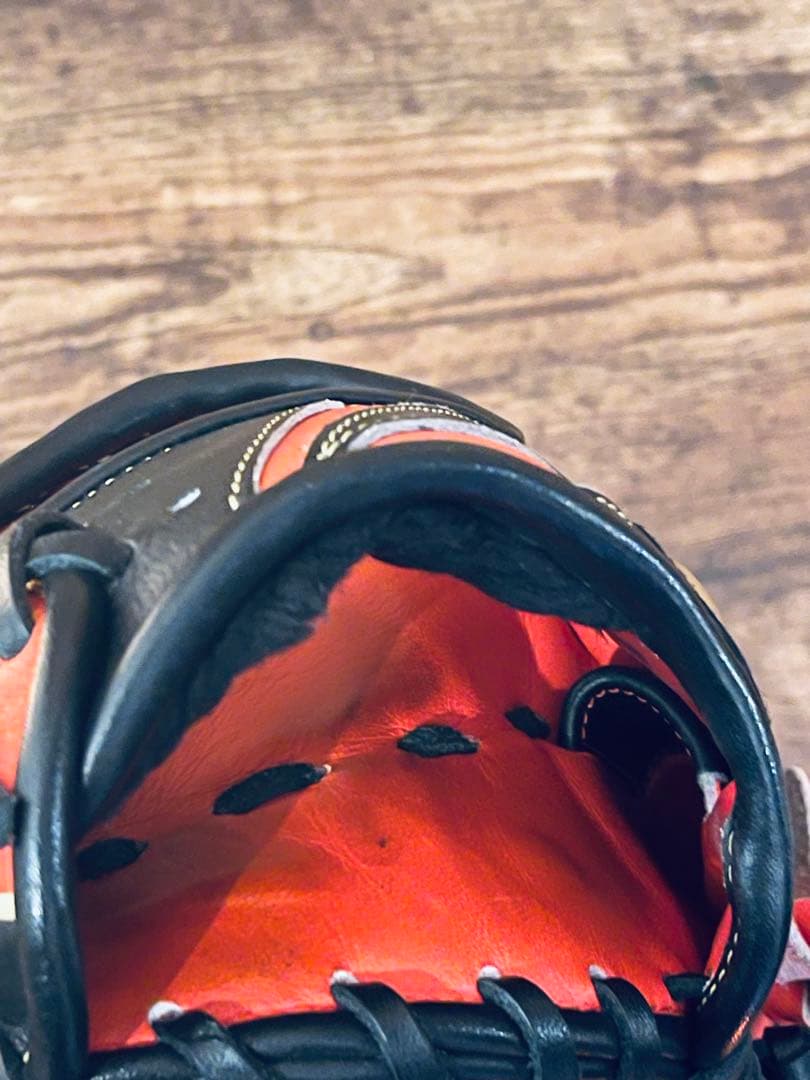 軟式野球グローブ 赤／黒