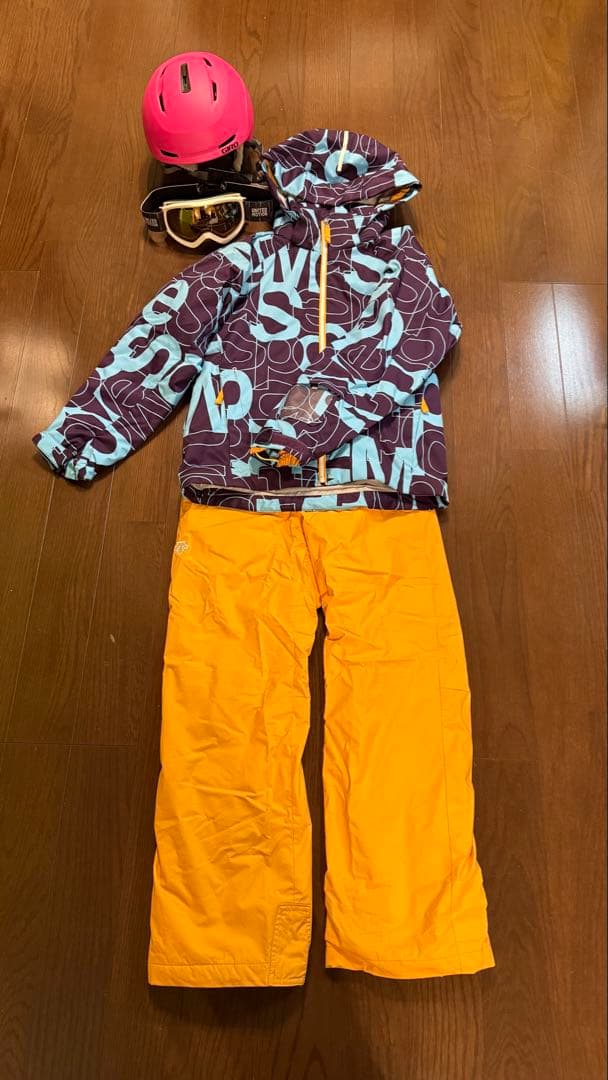 デサント　スキーウェア　ジュニア150（調整機能付き）＋ヘルメット＋ゴーグル