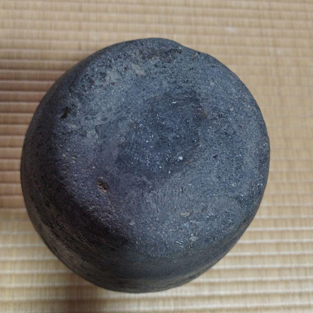 壺（鎌倉時代初期、発掘品）　黒い陶器の壺 約15cm　（破片以外は入手不可能）