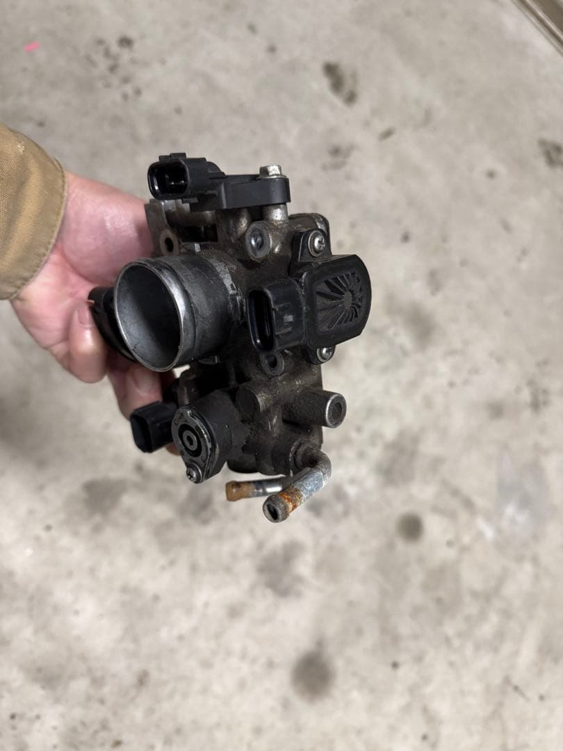 スズキ　ジムニー　jb23 スロットルボディ　ISCバルブ　スロットルバルブ