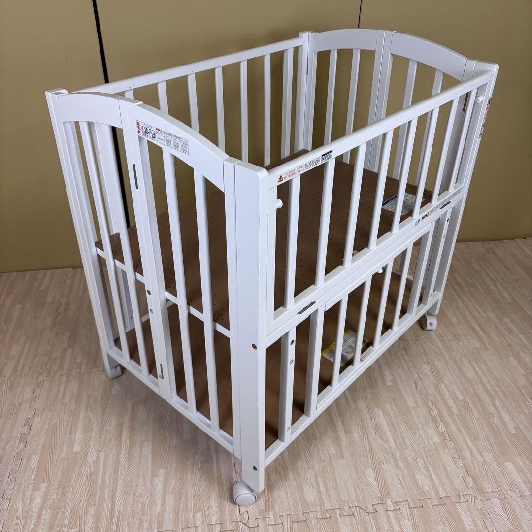 ☆除菌清掃済☆　☆綺麗☆　カトージ　ミニベッド　折りたたみ　ホワイト　扉開閉式