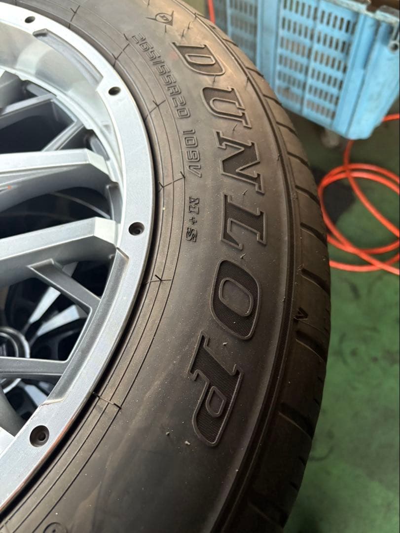あんな様トヨタ プラド　ナイトロパワー20インチ　ダンロップ 265/55R20