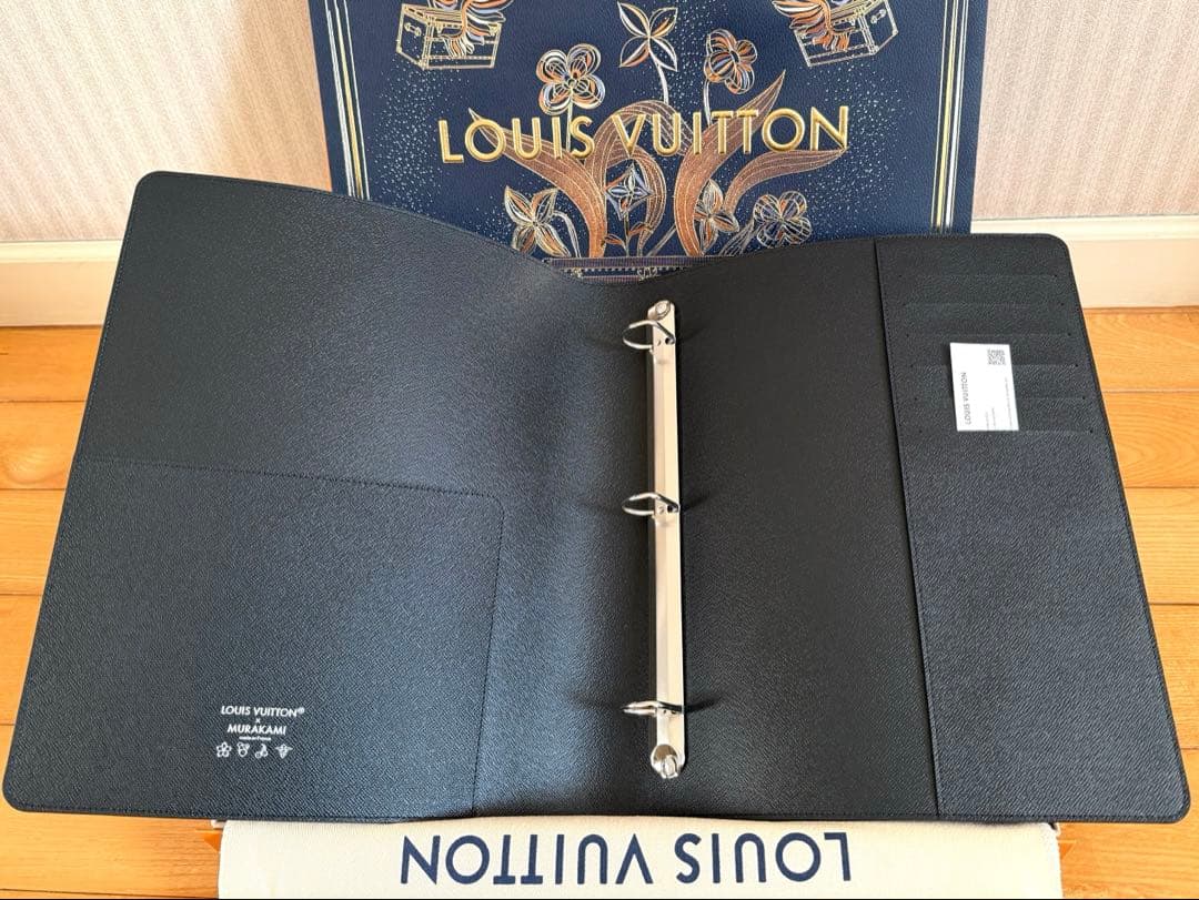 新品未使用♪日本限定LVxTM バインダー・モノグラムマルチカラー GI1505