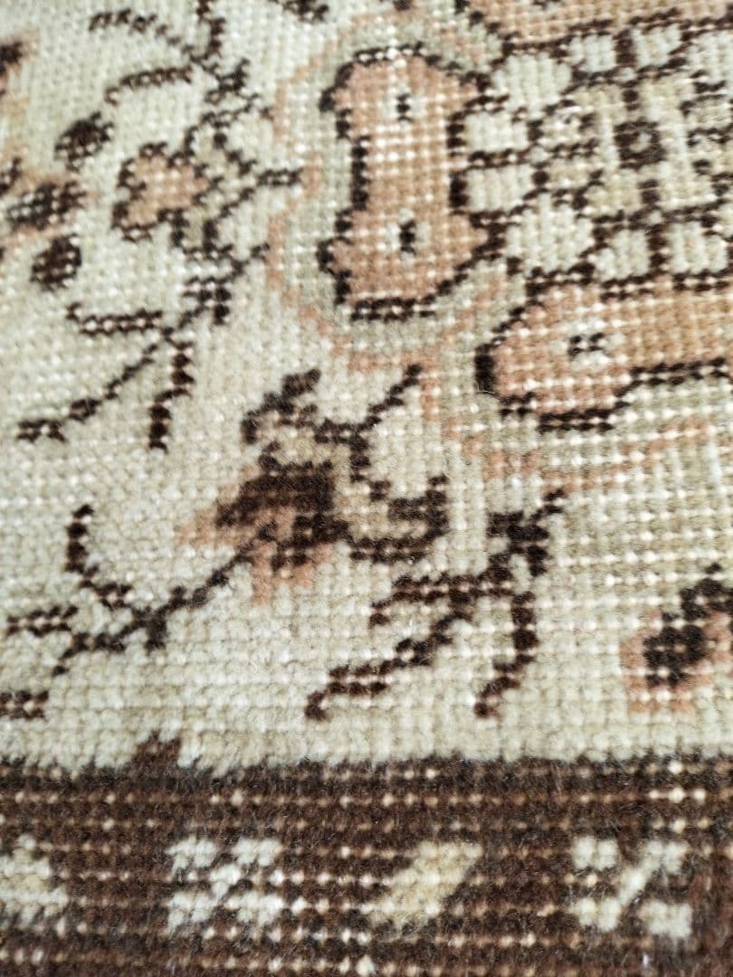 ベージュとチョコレートブラウンのノスタルジックラグ　No.708