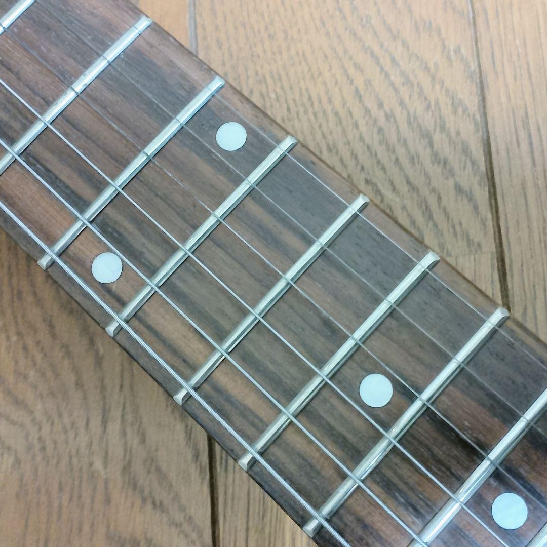 Mavis　ストラトキャスタータイプ　エレキギター　メタリックシルバー