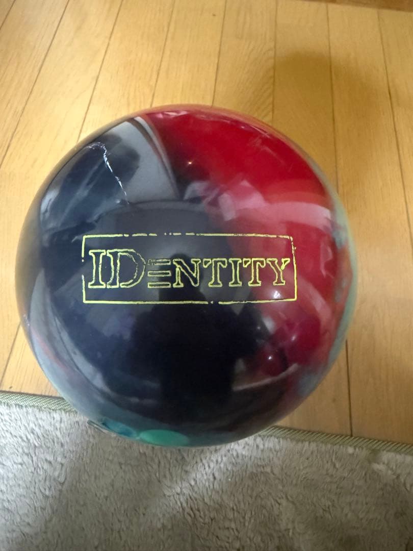 IDENTITY ボウリングボール