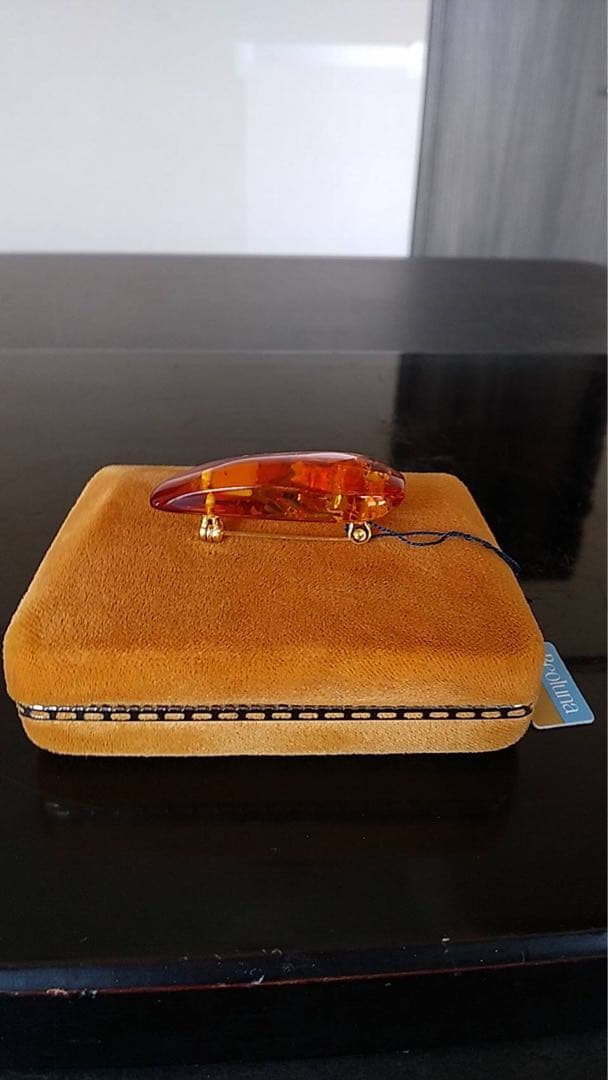 琥珀ブローチ　宝石　天然琥珀パワーストーン　ジュエリー　琥珀