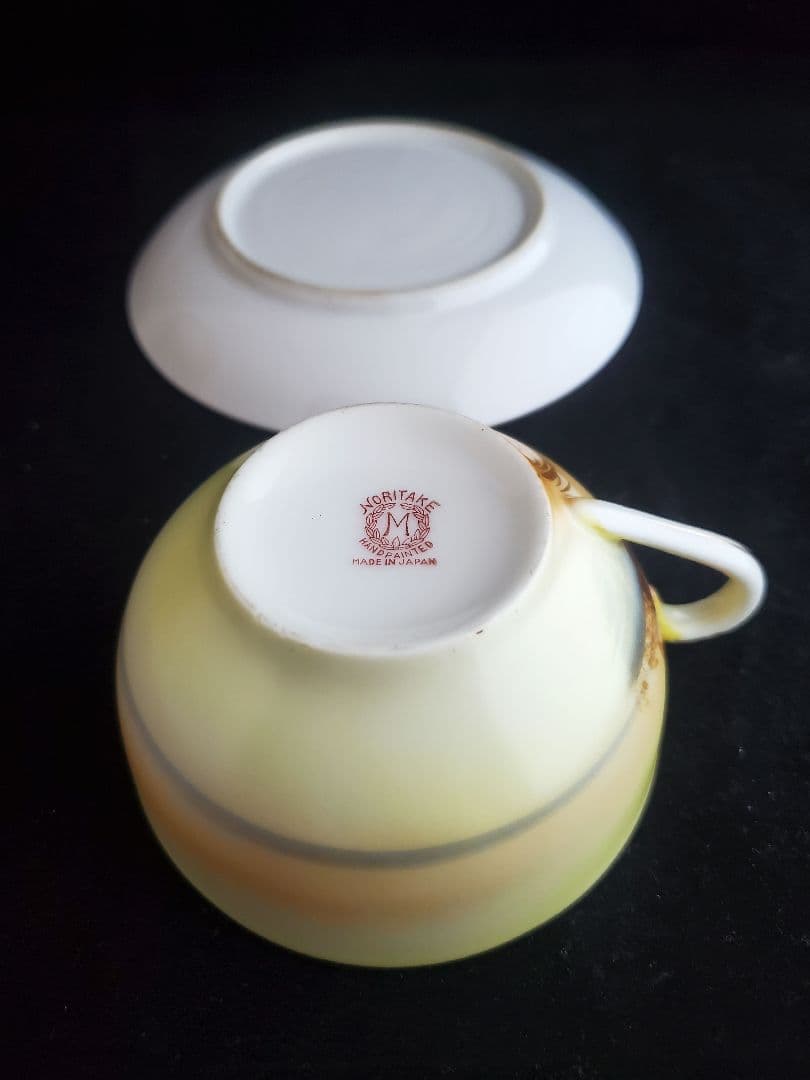 オールドノリタケのティーカップ＆ソーサーと花瓶の２点セット