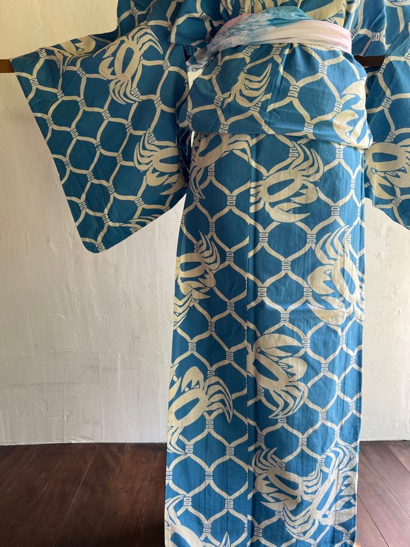 青色 カニ模様 浴衣　仕立て上がり　身長150cmほど　アンティーク浴衣