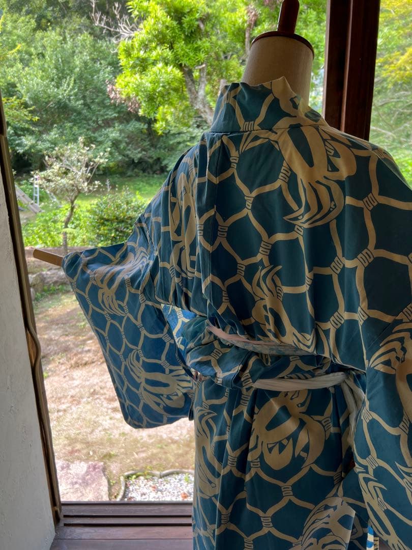 青色 カニ模様 浴衣　仕立て上がり　身長150cmほど　アンティーク浴衣