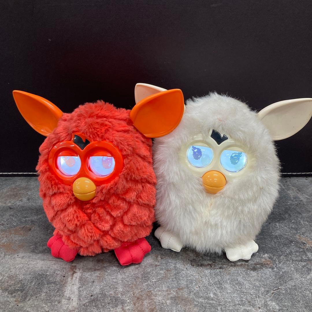 ファービー　マシュマロホワイト　アップルレッド