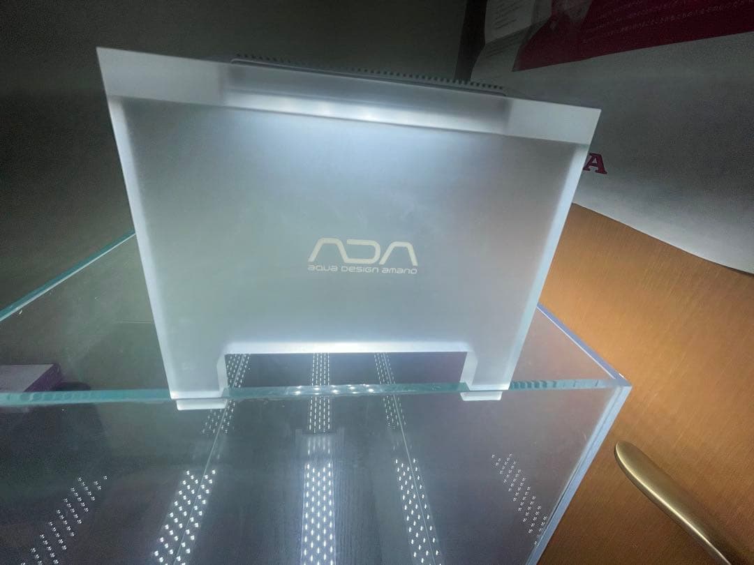 ※この商品は引き取り限定になります。 水槽、水槽台、LED照明付き、3点セット