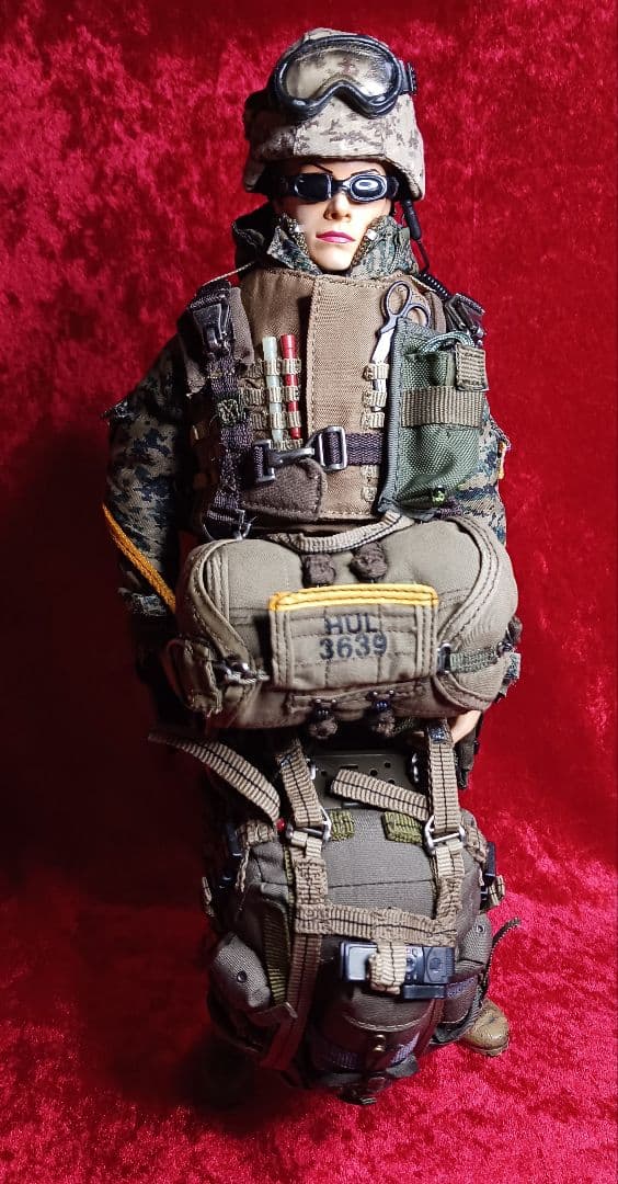1/6 USMC パラシュター女性兵士(HotToysホットトイズ)