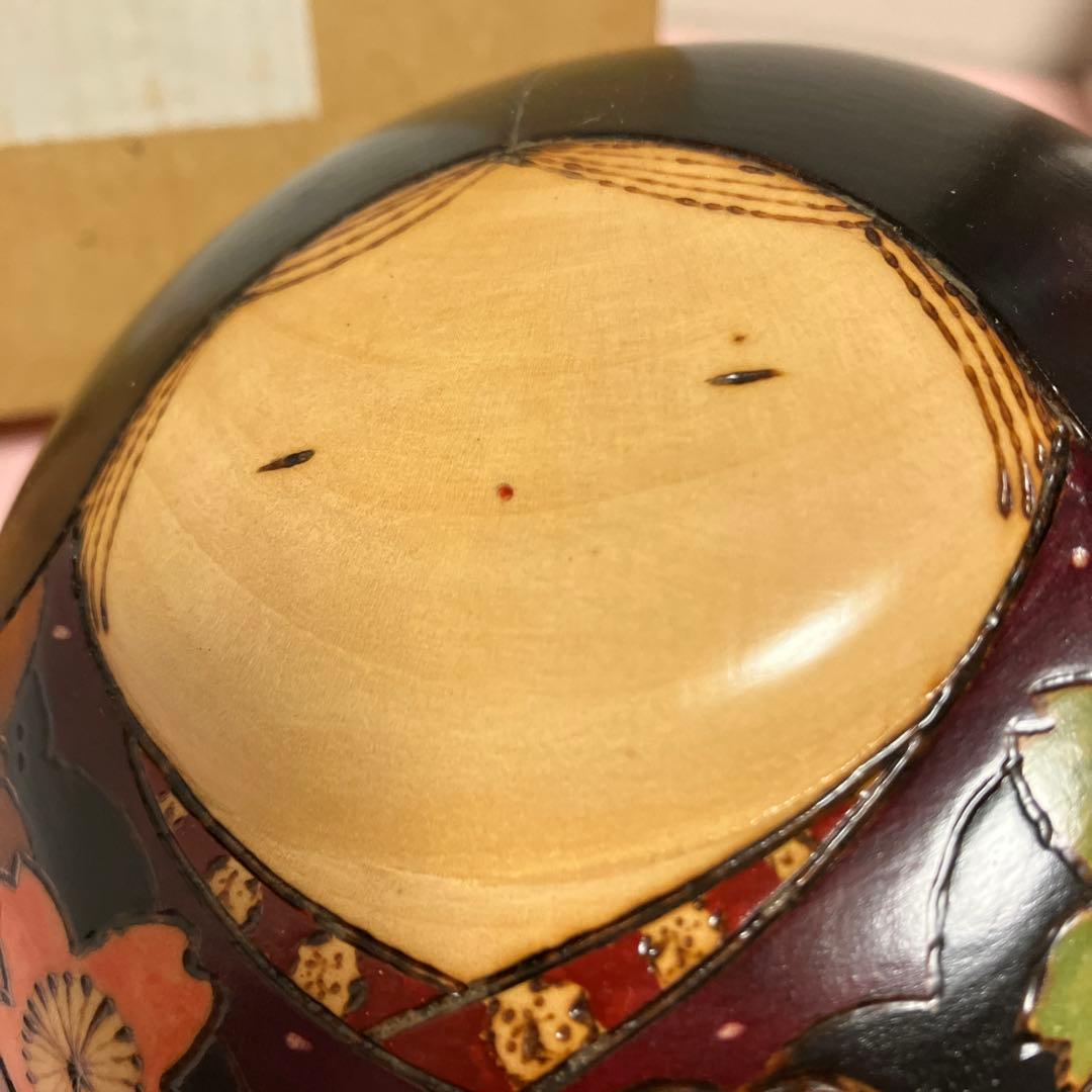 桜花　桜と蝶の手描き木製こけし